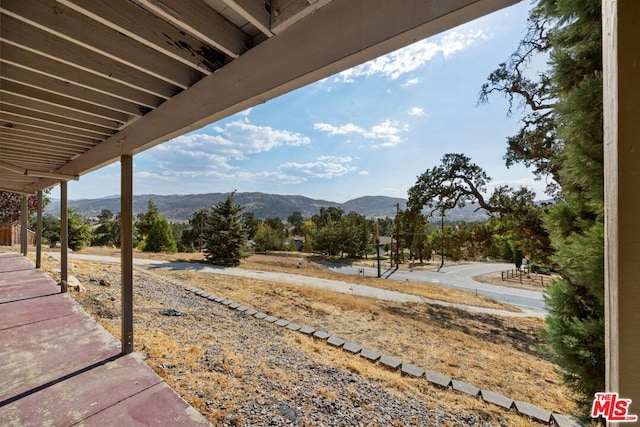 view of yard with a mountain view