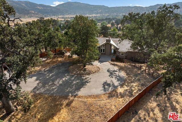 birds eye view of property featuring a mountain view