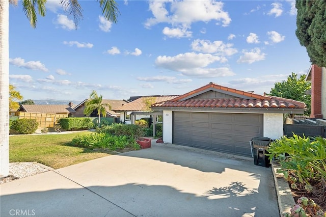 view of front of house featuring a front yard