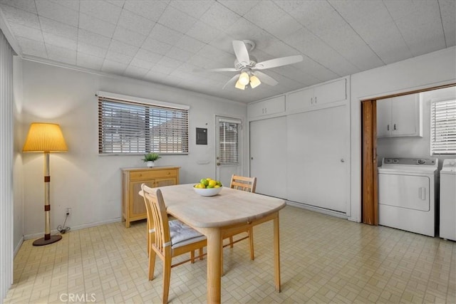 dining space featuring ceiling fan, separate washer and dryer, and baseboards