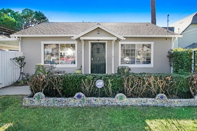 view of front facade with a front lawn