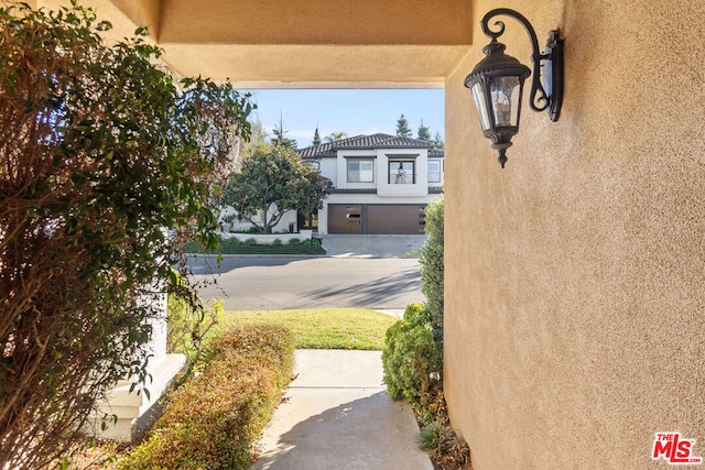 view of yard with a garage