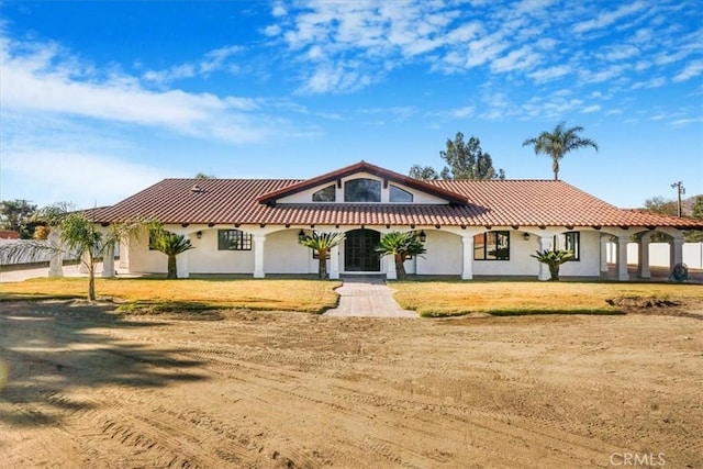 view of front of home with a front lawn