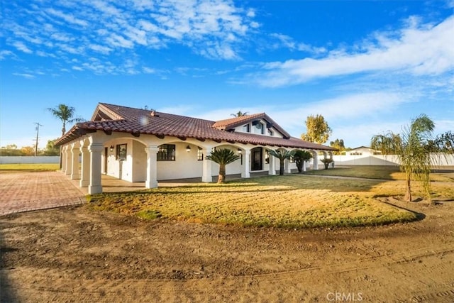 view of front of property with a front yard