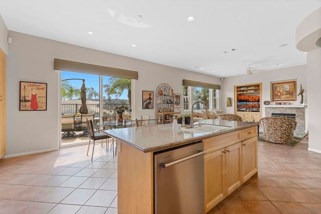 kitchen featuring light brown cabinetry, ceiling fan, sink, a center island with sink, and dishwasher