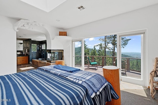 bedroom with carpet flooring