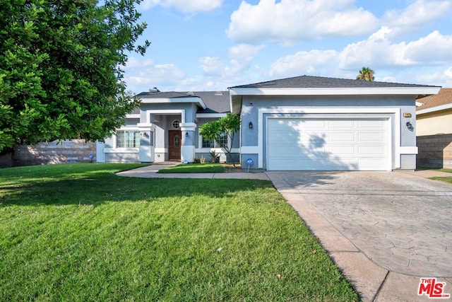 view of front facade with a garage and a front yard