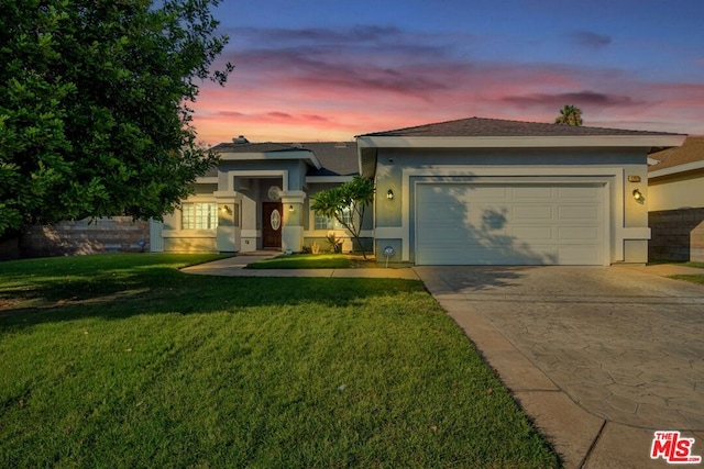 view of front of house featuring a lawn and a garage