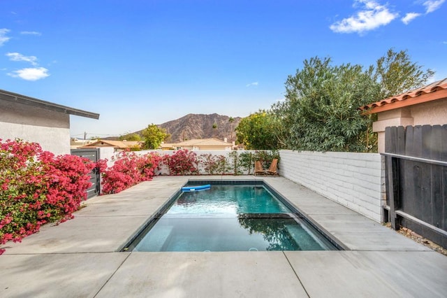 view of pool featuring a mountain view