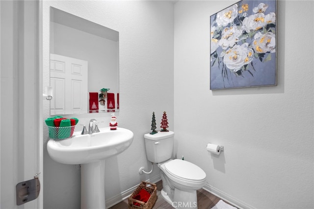 bathroom featuring toilet and sink