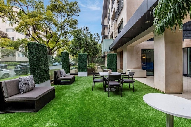 view of yard featuring a patio area