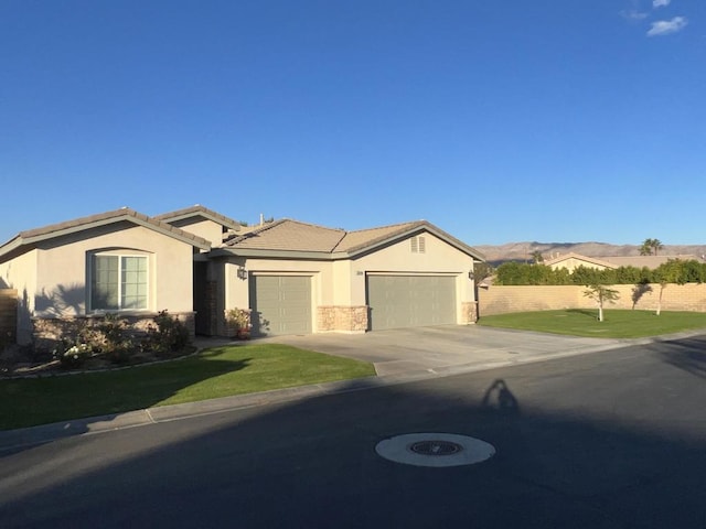 view of front of house featuring a garage and a front yard