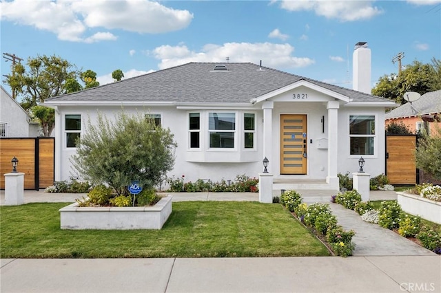 view of front of home featuring a front lawn