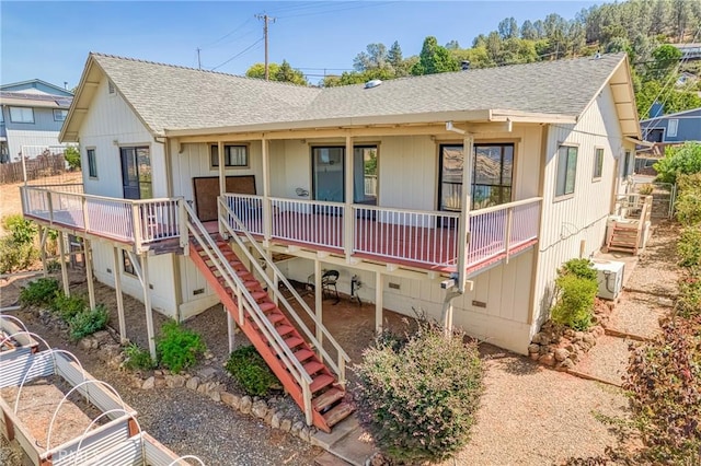 view of front of house featuring a porch