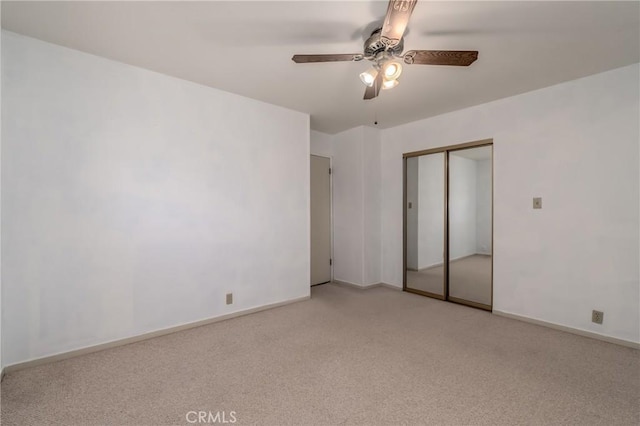 unfurnished bedroom featuring ceiling fan and a closet