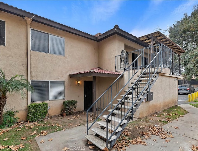 view of front of home featuring a patio