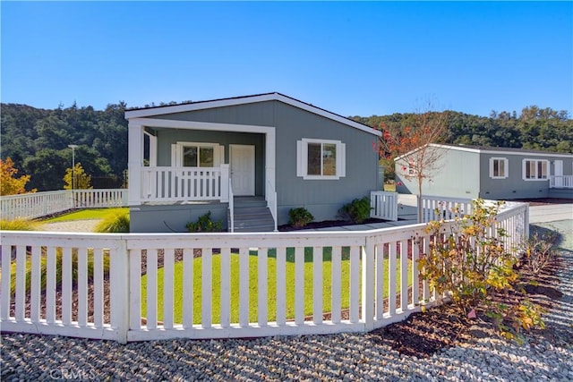 view of front of house featuring a porch and a front lawn