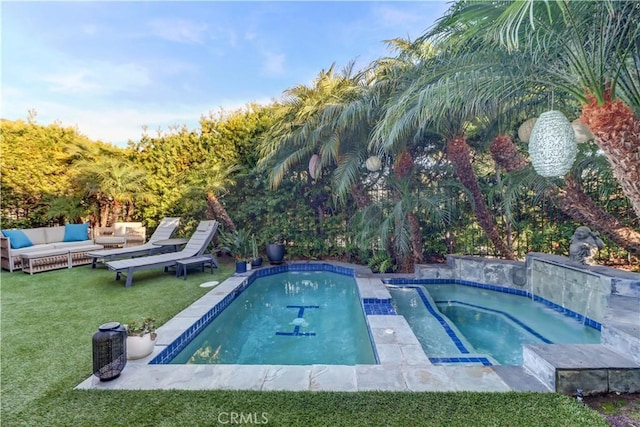 view of pool with outdoor lounge area, a yard, and an in ground hot tub