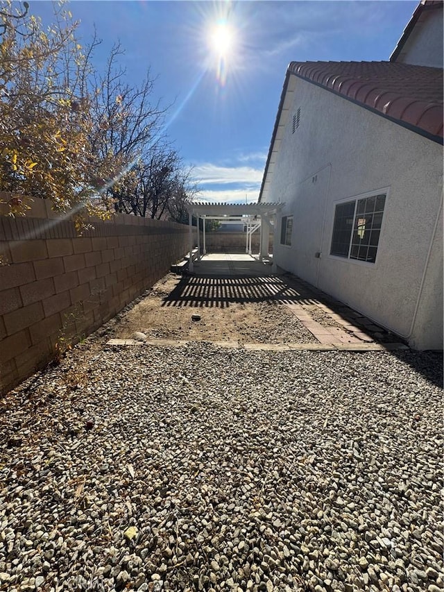 view of yard with a pergola