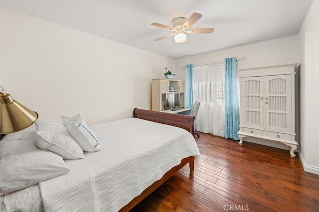 bedroom with dark wood-type flooring and ceiling fan