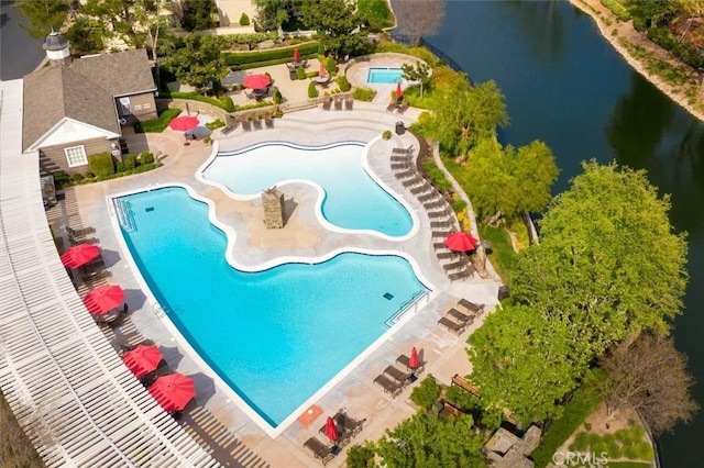 view of pool featuring a water view