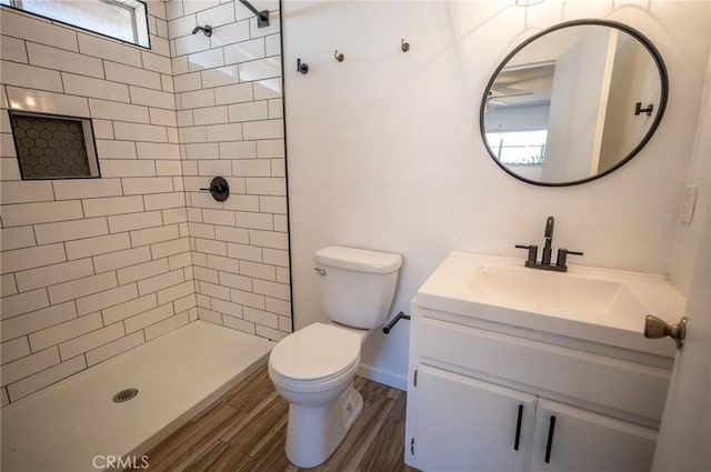 58168 Canterbury St, Yucca Valley, CA 92284 - bathroom featuring vanity, tiled shower, plenty of natural light, and wood finished floors