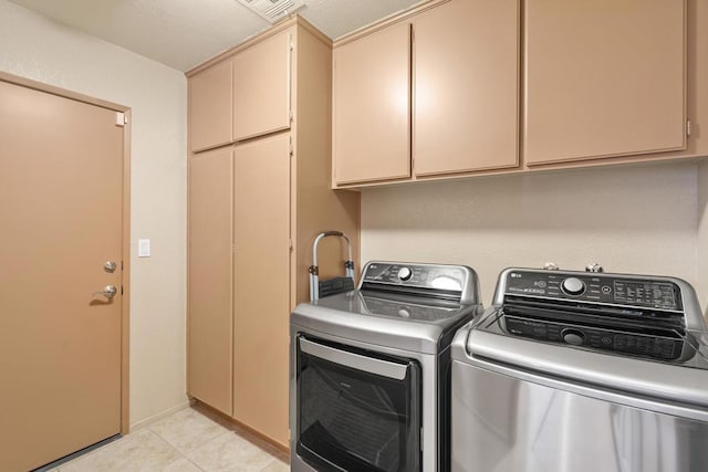 laundry room with cabinets and washing machine and dryer