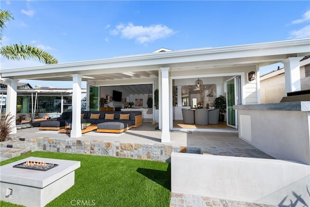 view of patio featuring an outdoor living space with a fire pit