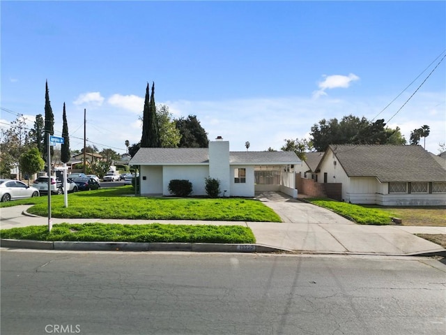 view of front facade with a front yard