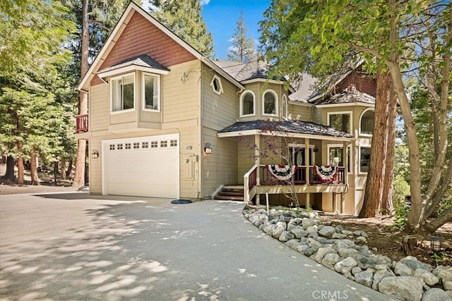 view of front facade featuring a garage