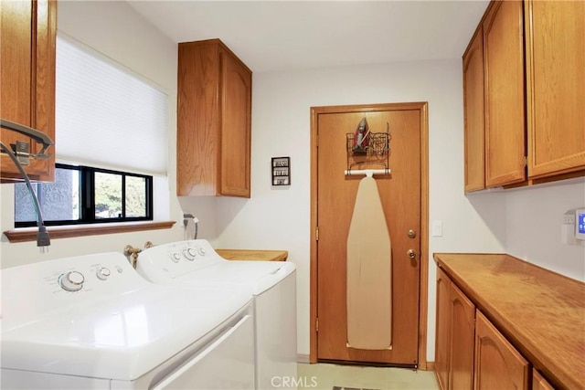 laundry room featuring cabinets and independent washer and dryer