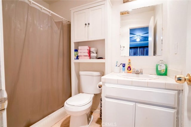 bathroom with a shower with shower curtain, vanity, and toilet