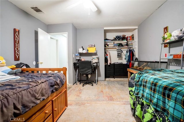 bedroom featuring ceiling fan and a closet