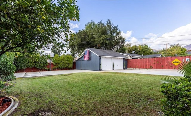 view of yard featuring a garage and an outdoor structure