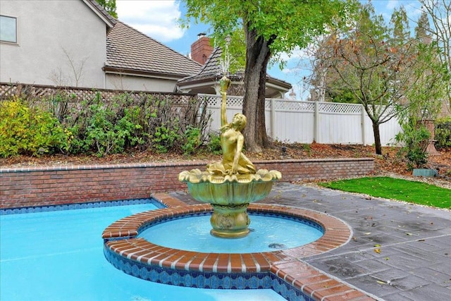 view of swimming pool