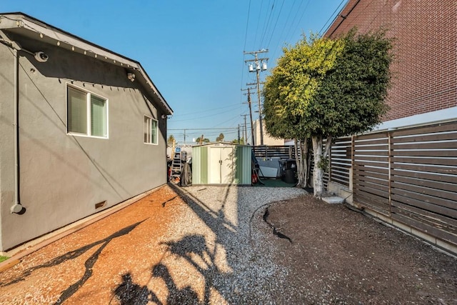 view of yard with a shed