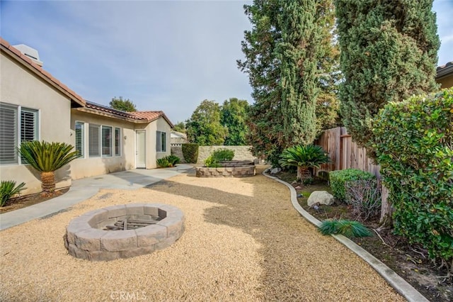 view of yard with a fire pit