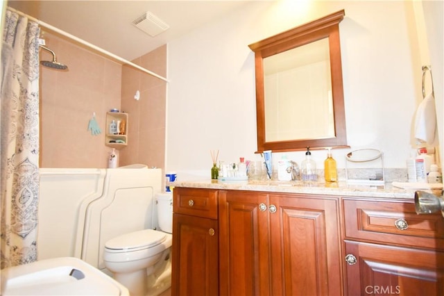 bathroom featuring a shower with curtain, vanity, and toilet