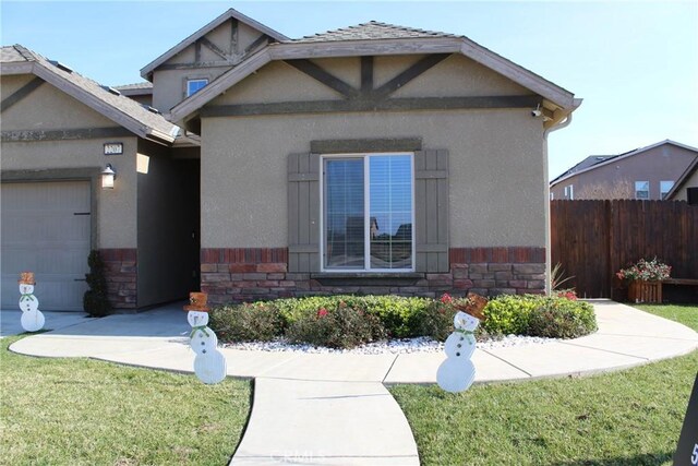 view of front of house featuring a front lawn and a garage