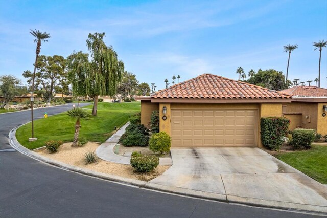 view of front of home featuring a front lawn and a garage