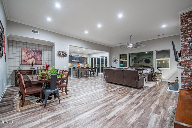 living room featuring crown molding, ceiling fan, and light hardwood / wood-style floors