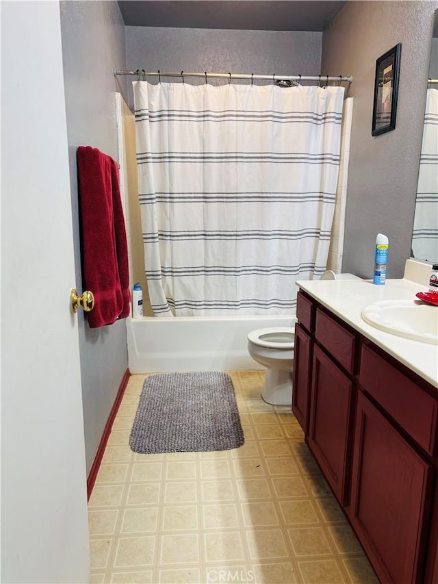 full bathroom with shower / bath combo with shower curtain, vanity, and toilet