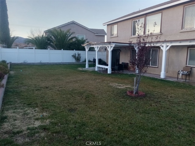 view of yard with a pergola