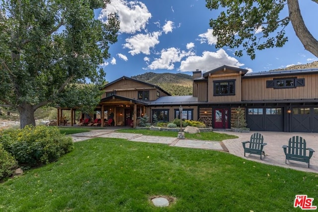 craftsman-style house with a mountain view and a front lawn