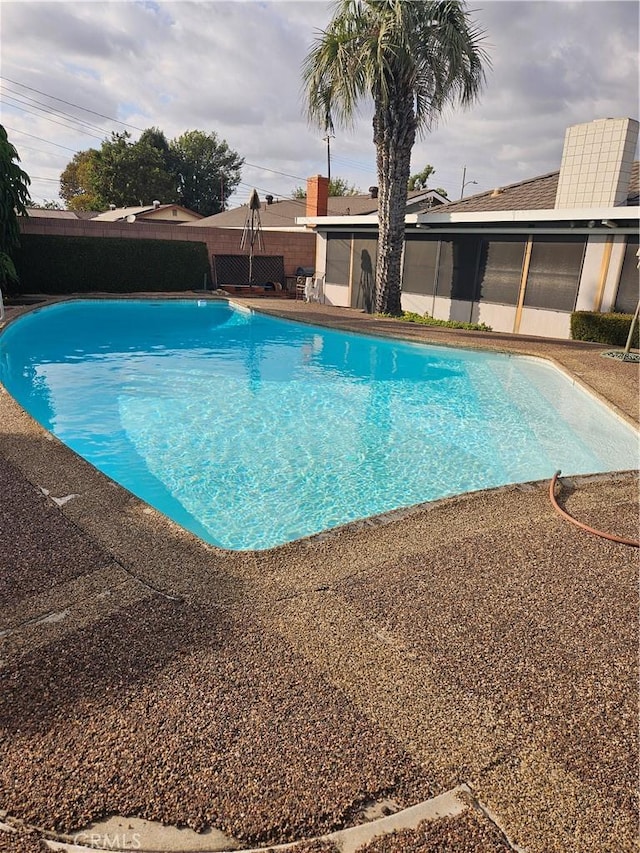 view of swimming pool