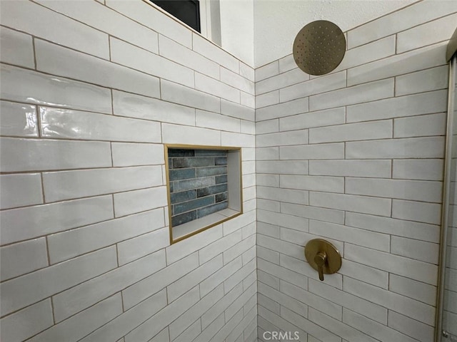 bathroom featuring tiled shower