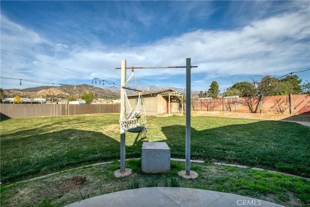 view of yard with a mountain view