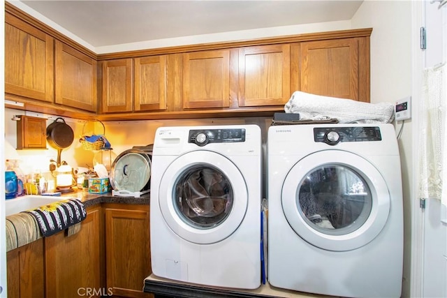 laundry room with cabinets and washing machine and clothes dryer