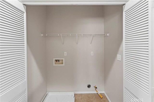 laundry room with gas dryer hookup, tile patterned flooring, and washer hookup