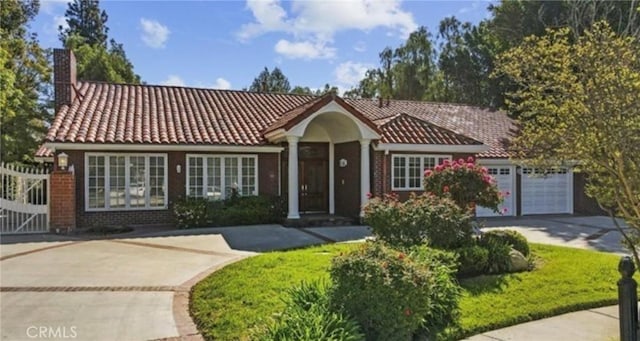 view of front of house with a garage